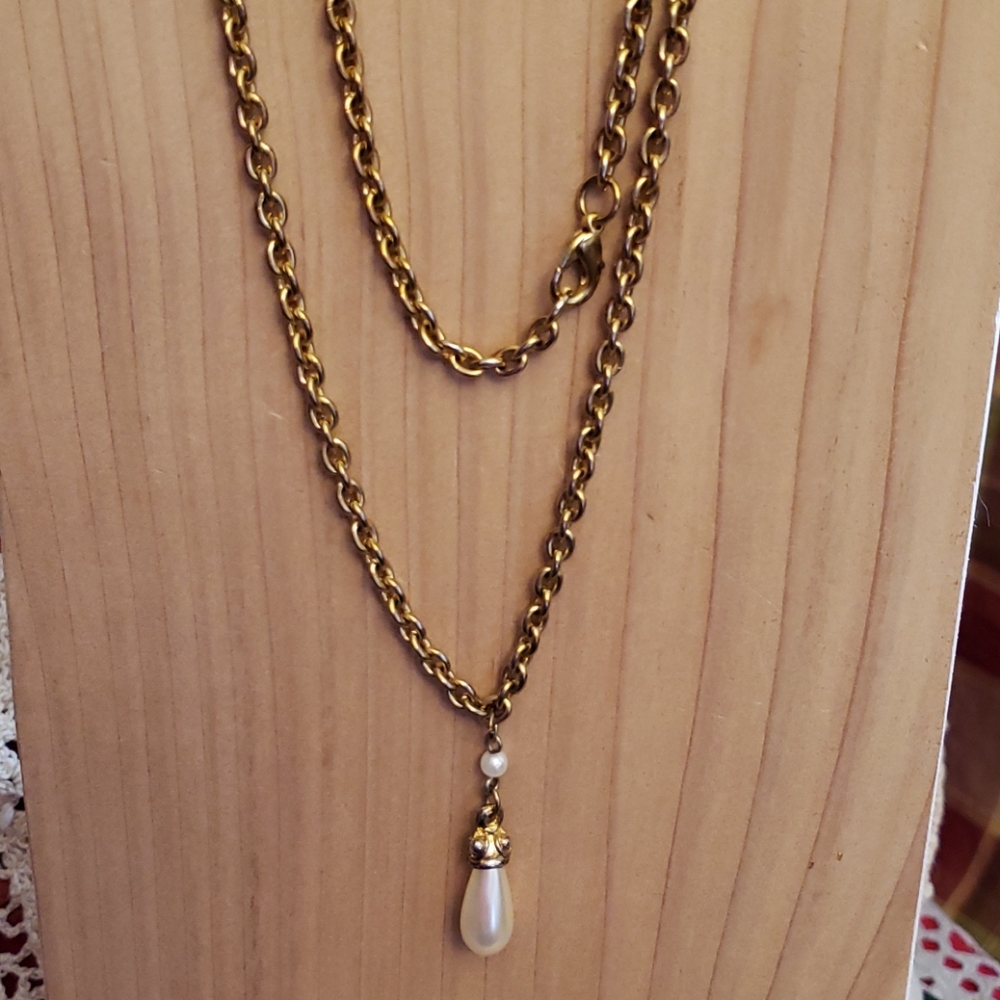 Long necklace with hanging charms - Picture 1 of 3